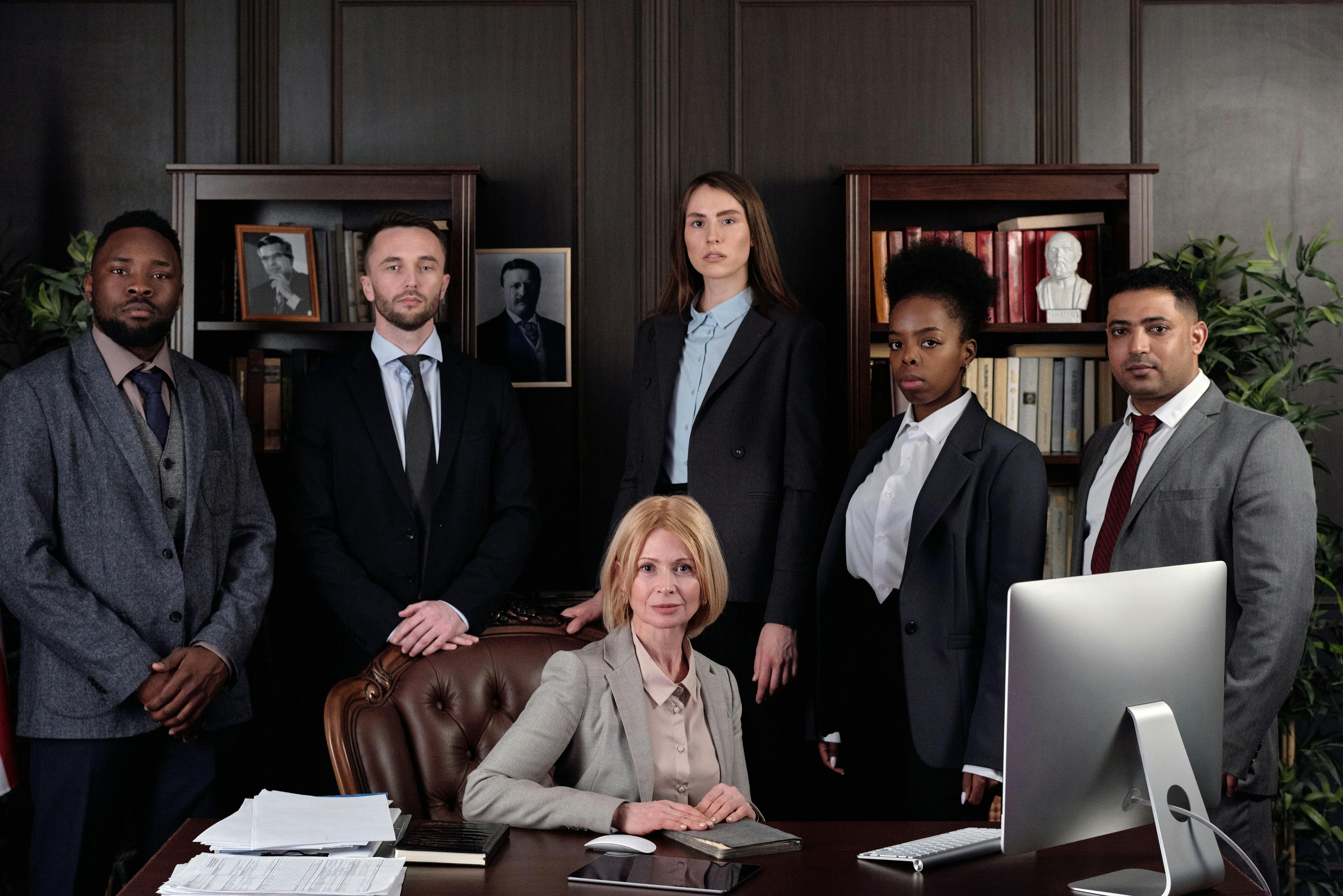 3 Women in Suit Sitting \u00b7 Free Stock Photo