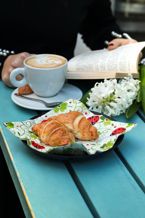 Free Bread on Plate With Napkin Stock Photo