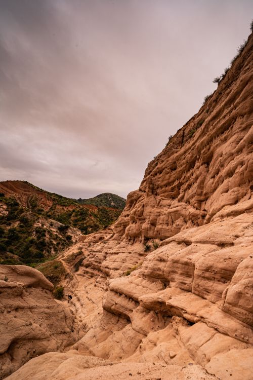 Free Scenic view of geological formations in Lake Forest, showcasing stunning canyon landscapes and overcast skies. Stock Photo