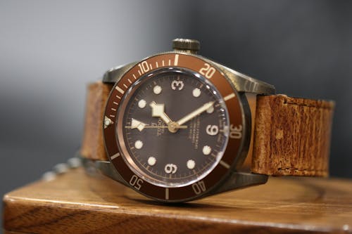 Free Close-Up Photo of a Brown Wristwatch Stock Photo