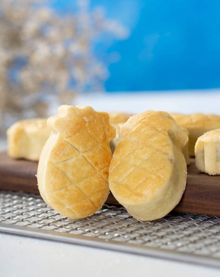 Delicious Pineapple Shape Bread On Iron Net
