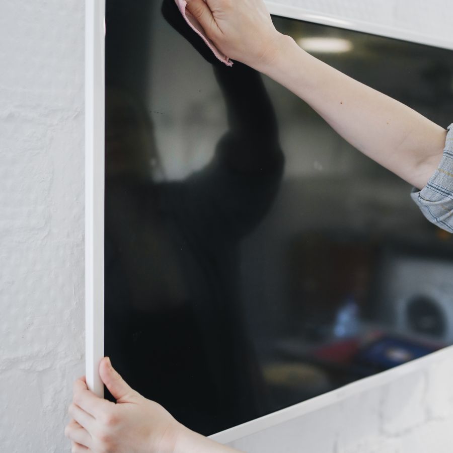 Smart TV 32 inch + Wall Mount
