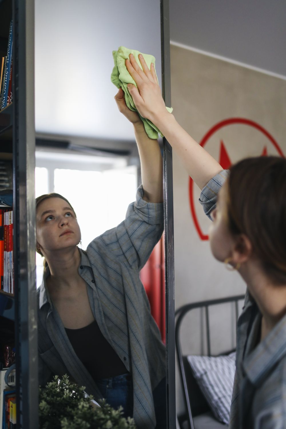 Attrezzatura e prodotti per la pulizia professionale pronti all'uso