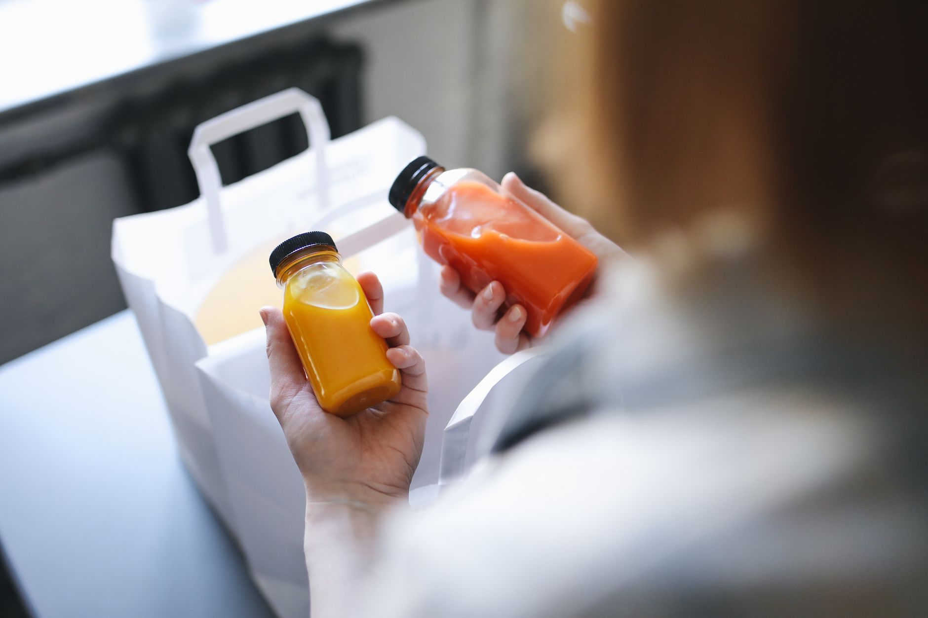 Bărbat din Zalău reținut după furtul unei sticle de băutură dintr-un supermarket