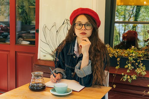 Základová fotografie zdarma na téma baret, džínová bunda, hezký