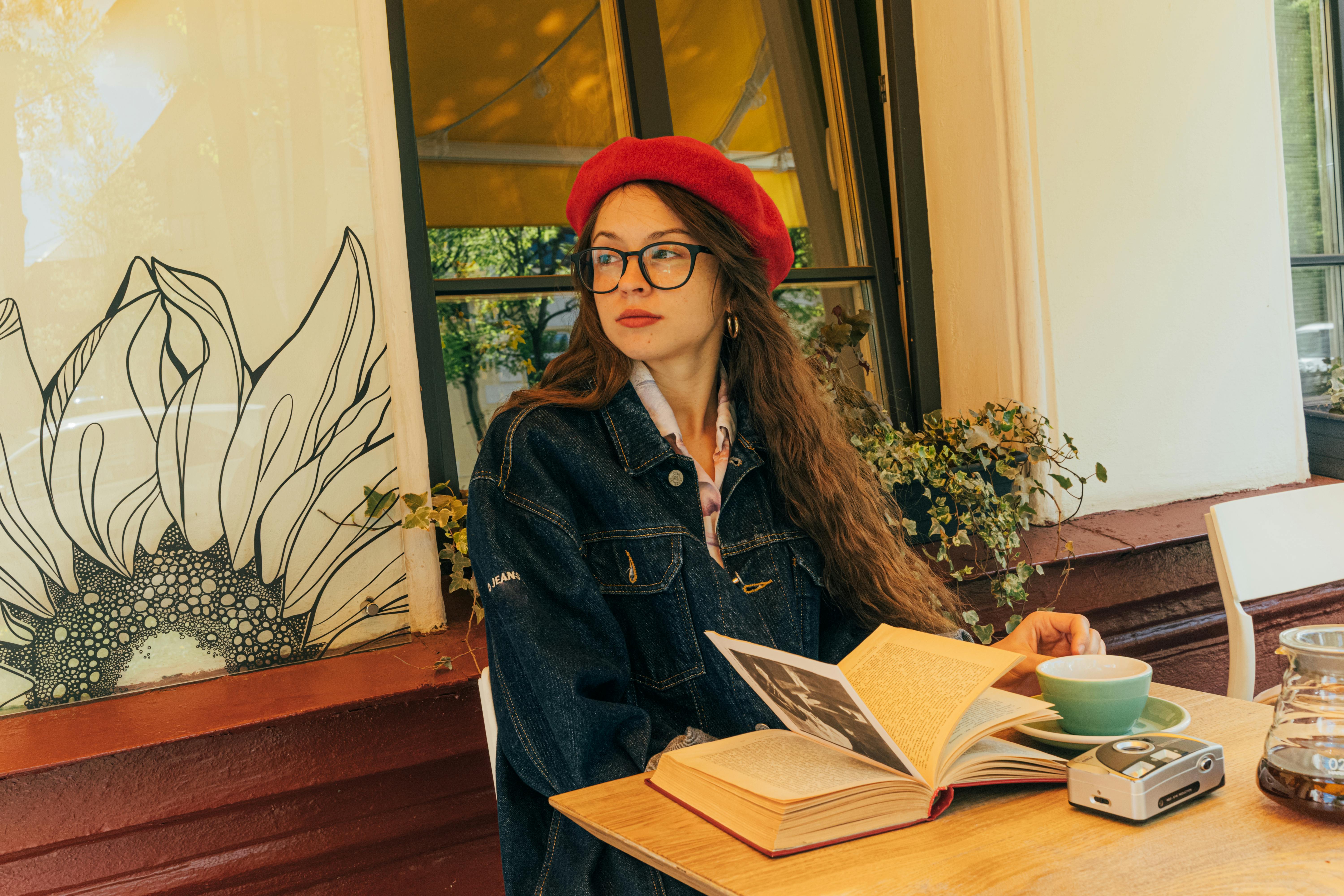 Dark Academia: Lebih dari Tren, Ini Inspirasi Gaya Hidup Estetikmu!