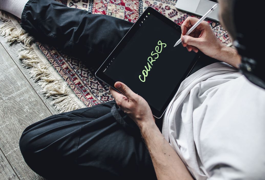 Online dating: starting a conversation on a niche platform