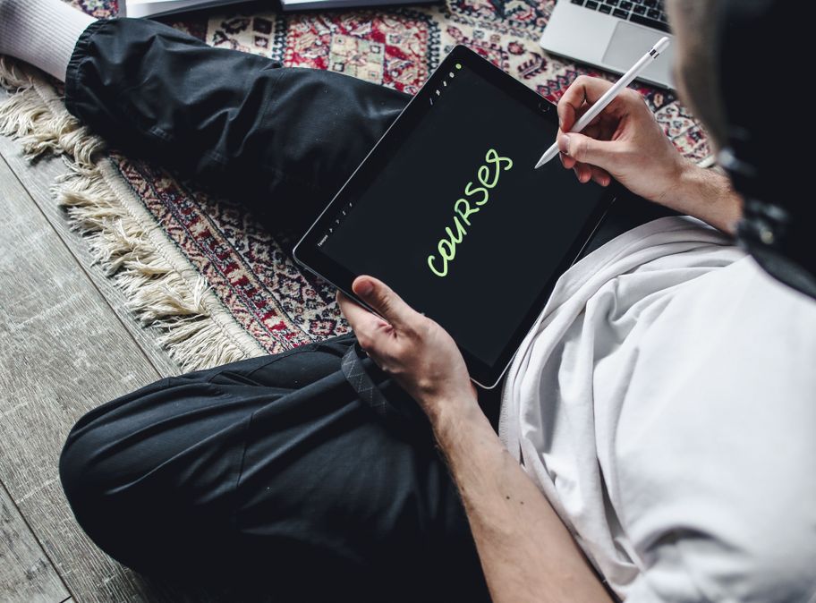 Online dating: starting a conversation on a niche platform