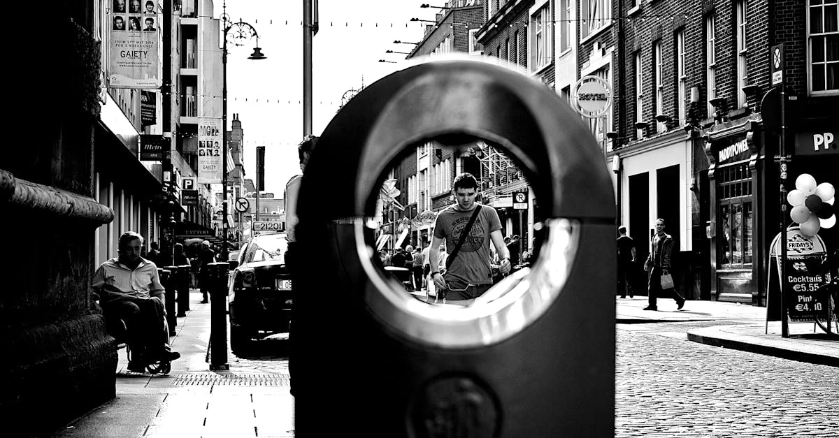 Free stock photo of black-and-white, city, man Free stock photo of black-and-white, city, man - 1200 x 627 jpeg 131kB