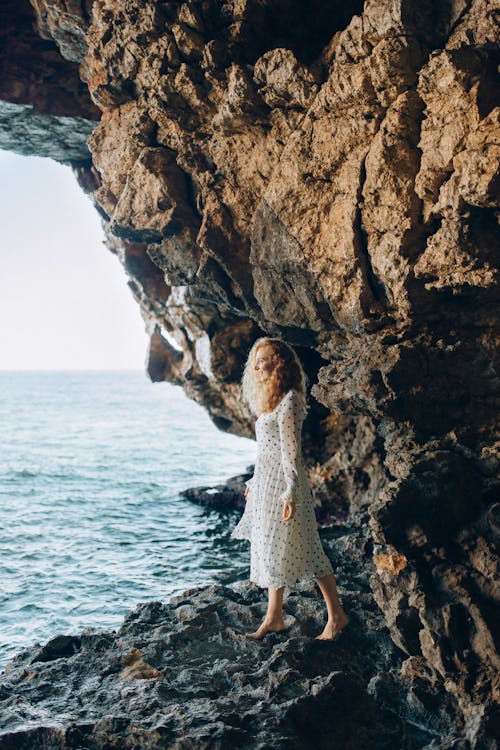 Fotos de stock gratuitas de amante de la naturaleza, cueva, de pie