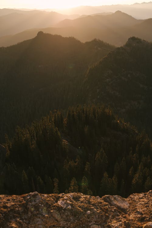 Бесплатное стоковое фото с вертикальный выстрел, вид на горы, восход