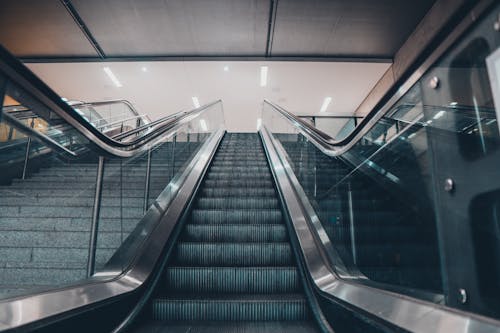 Gray and Black Escalator · Free Stock Photo