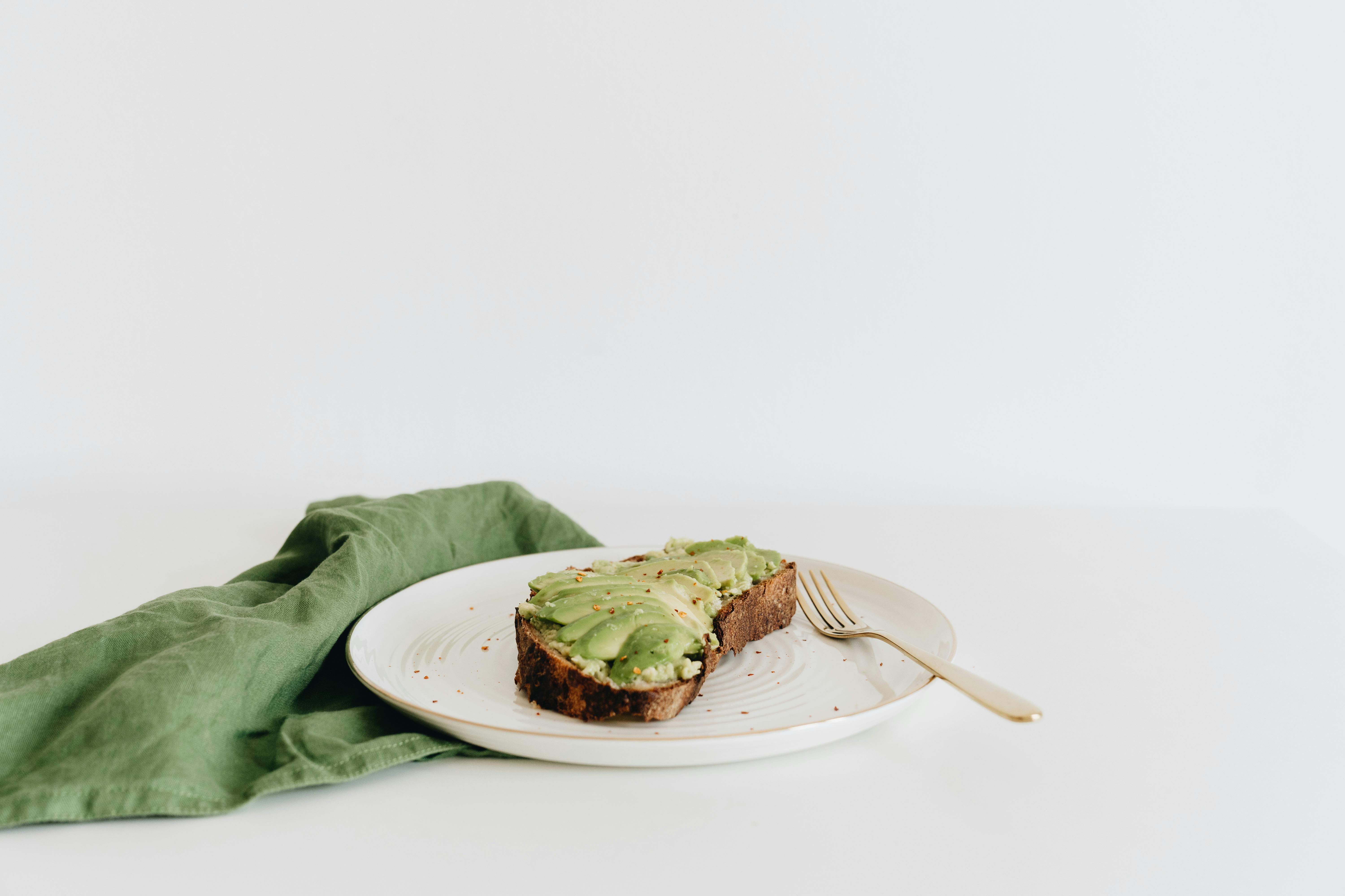 4 Ways Avocado Can Help With Weight Loss — Photo by alleksana on Pexels