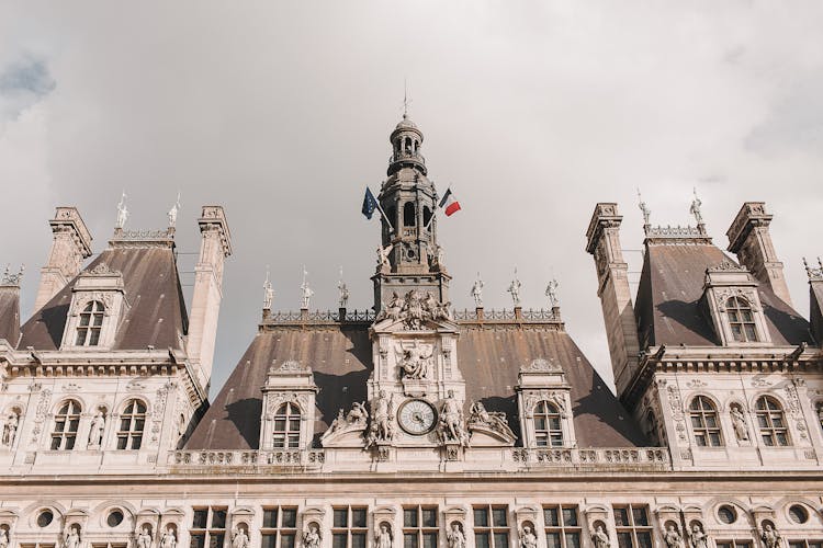 Hotel De Ville In Paris 