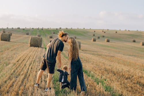 Foto profissional grátis de adultos, amor, ao ar livre