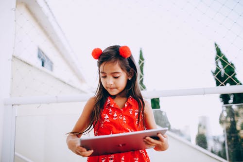 Tableta De Navegación Infantil Inteligente En La Calle