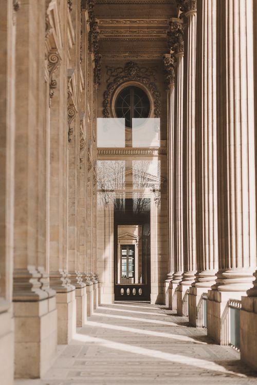 Free Classic architectural columns in a historic Paris landmark during the day. Stock Photo