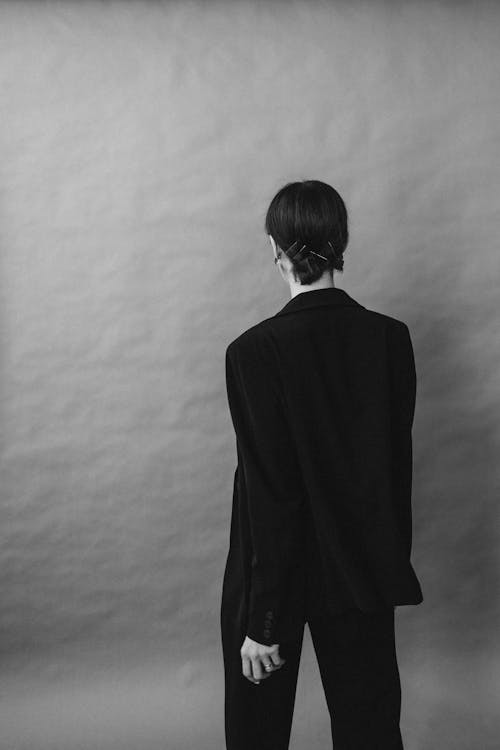 Immagine gratuita di cappotto nero, donna, girato in studio
