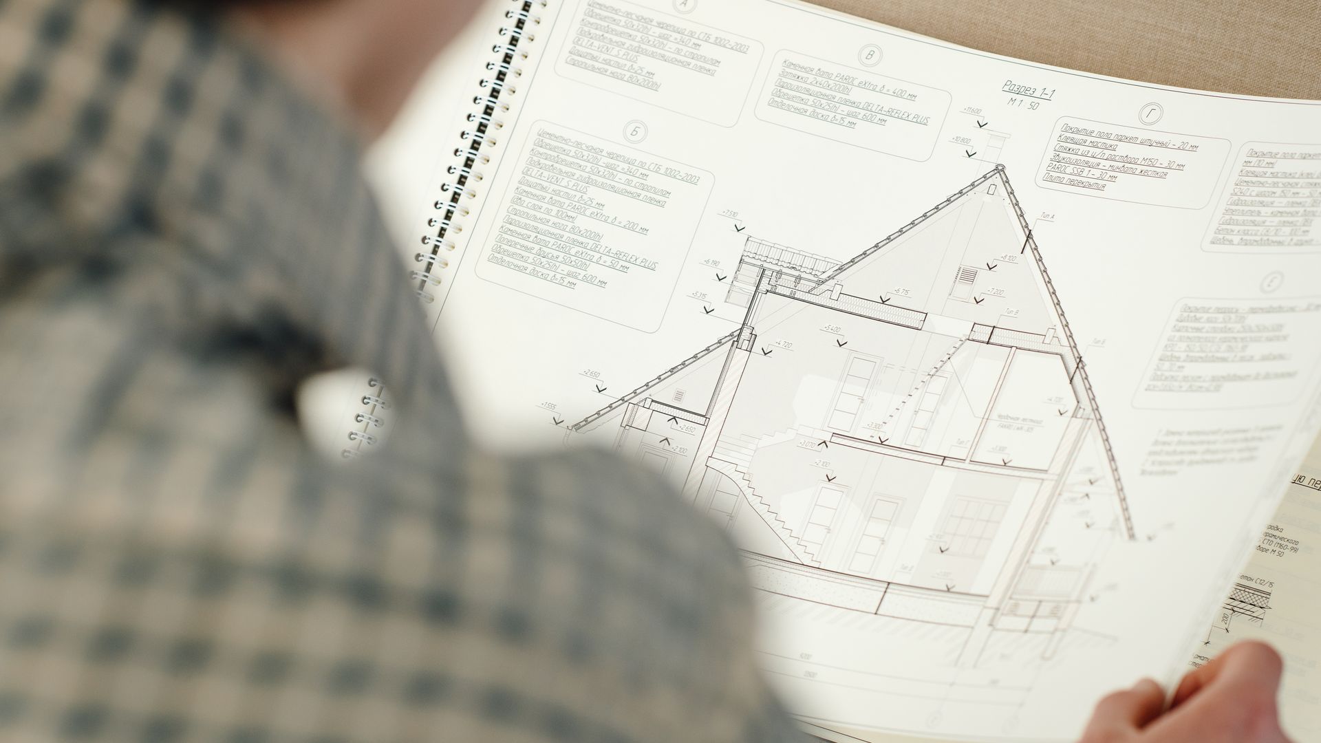 House Renovation: Comparing the Options for Cyprus — illustrasjonsbilde