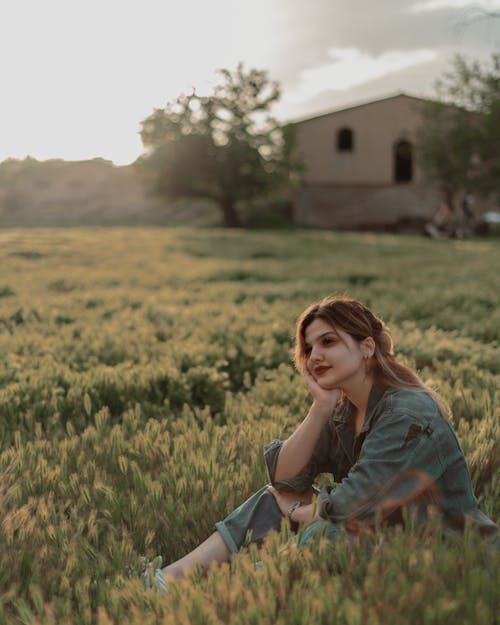 Základová fotografie zdarma na téma denní světlo, džínová bunda, hřiště