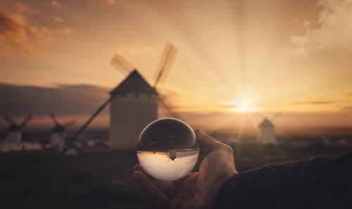 Gratis arkivbilde med dramatisk, gylden time, hånd