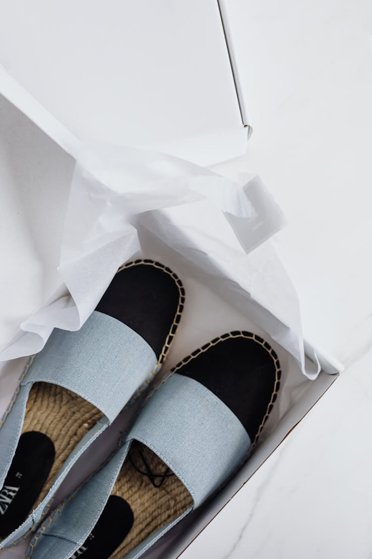 Stylish Espadrilles Shoes In Carton Box