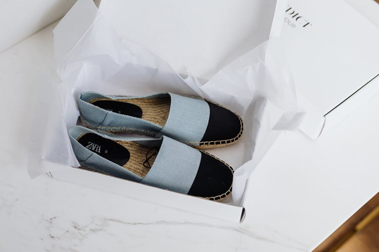 Stylish Espadrilles Pair In Carton Box