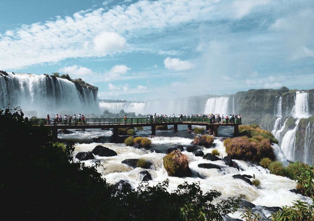 Cataratas do Iguaçu, uma das 7 maravilhas do mundo natural e por isso não pode faltar no seu roteiro de férias no mês de julho