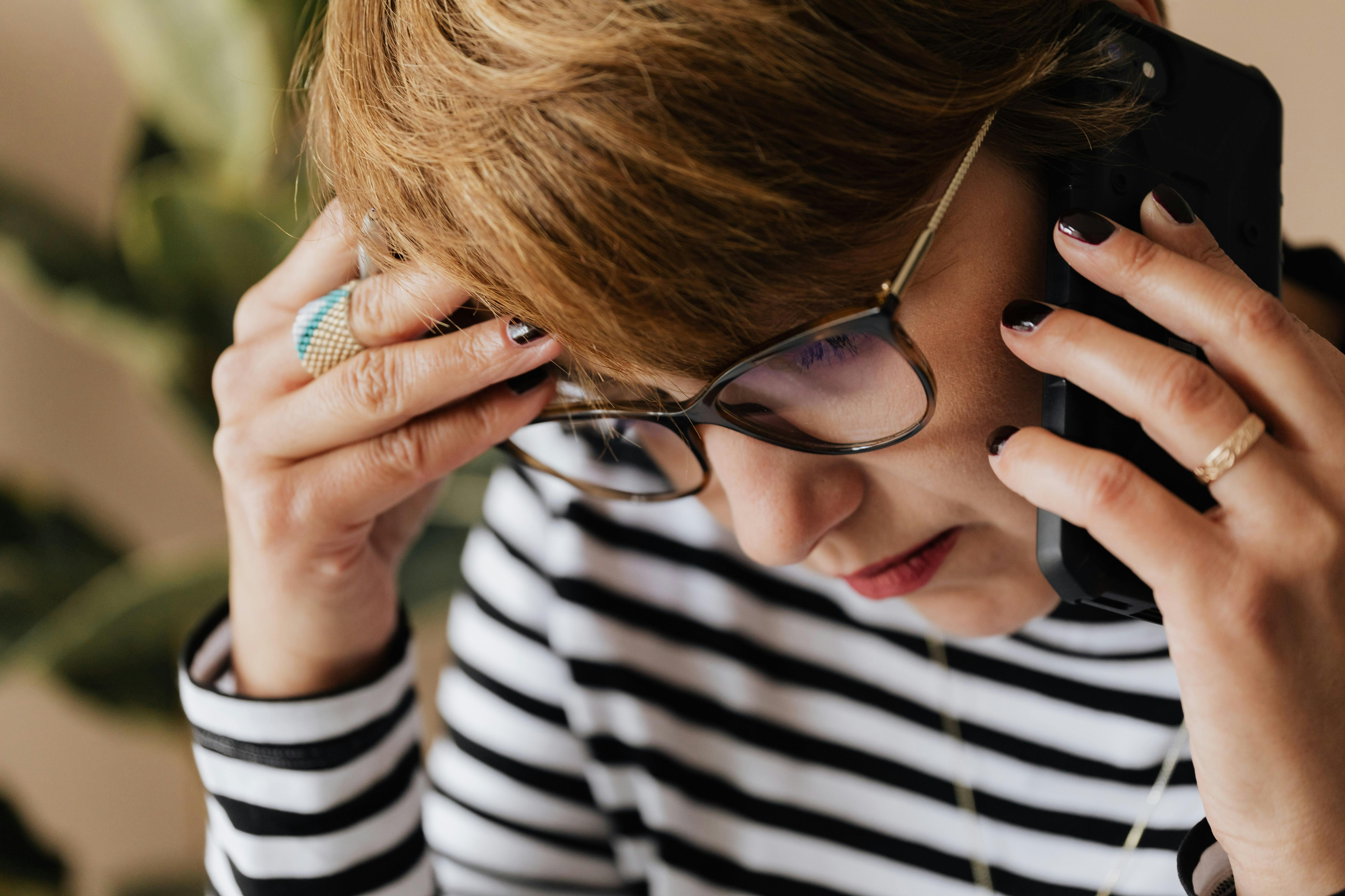 Woman having a phone conversation. | Photo: Pexels 