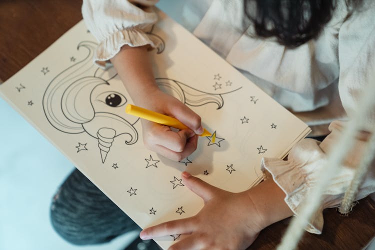 Crop Anonymous Girl Painting Drawing With Felt Pen At Home