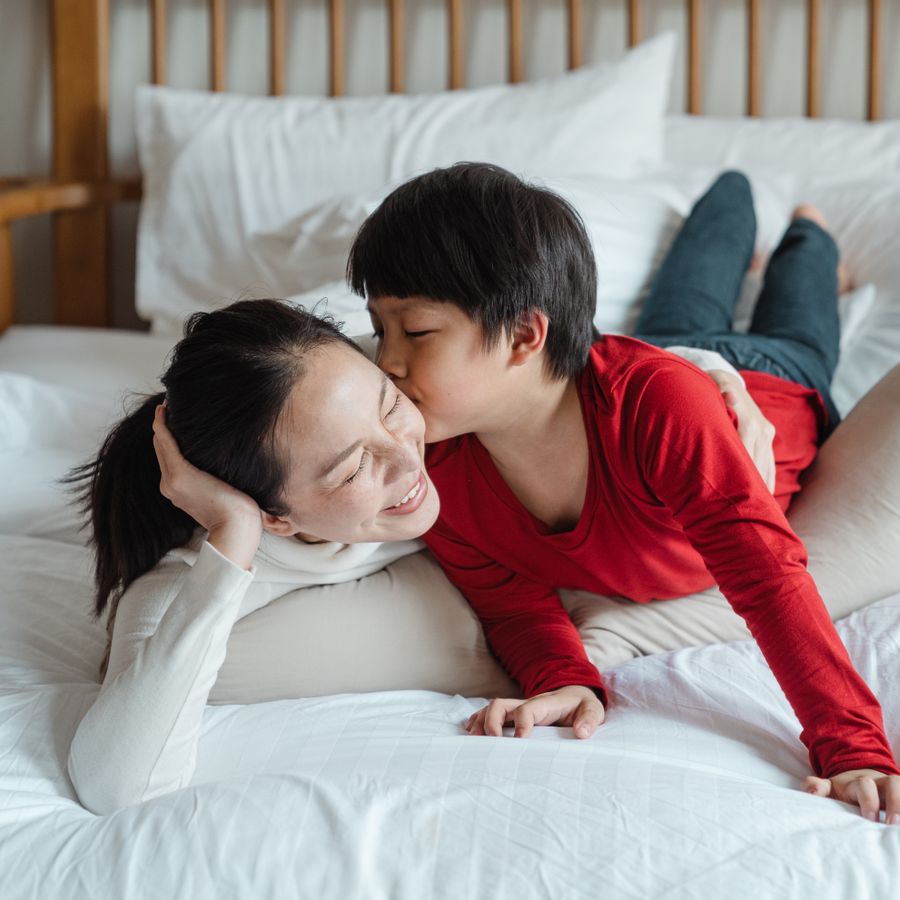 Poster Tháng Năm Bên Con góc 2