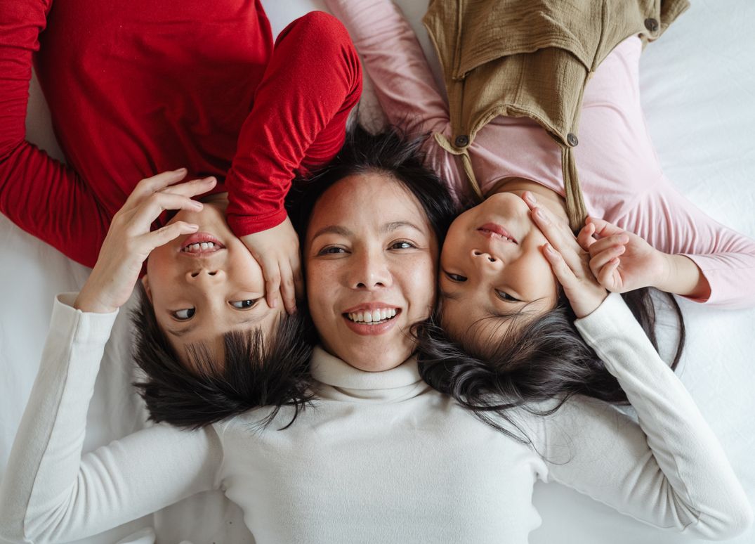 Online dating: starting a conversation on a niche platform