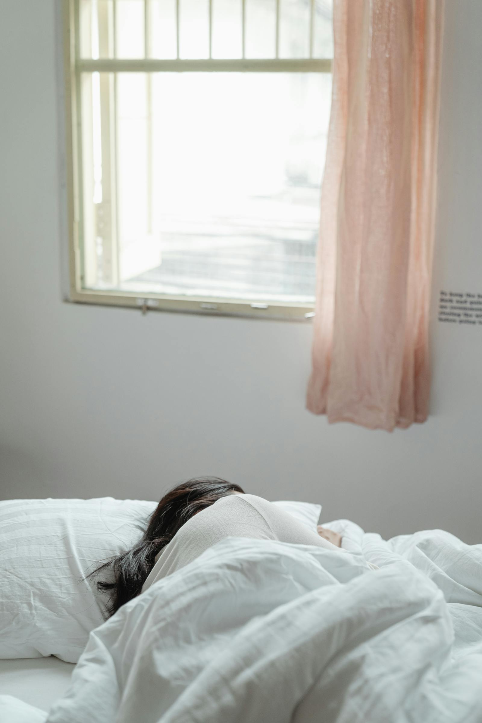 床上睡觉的漂亮女人图片大全-床上睡觉的漂亮女人高清图片下载-觅知网