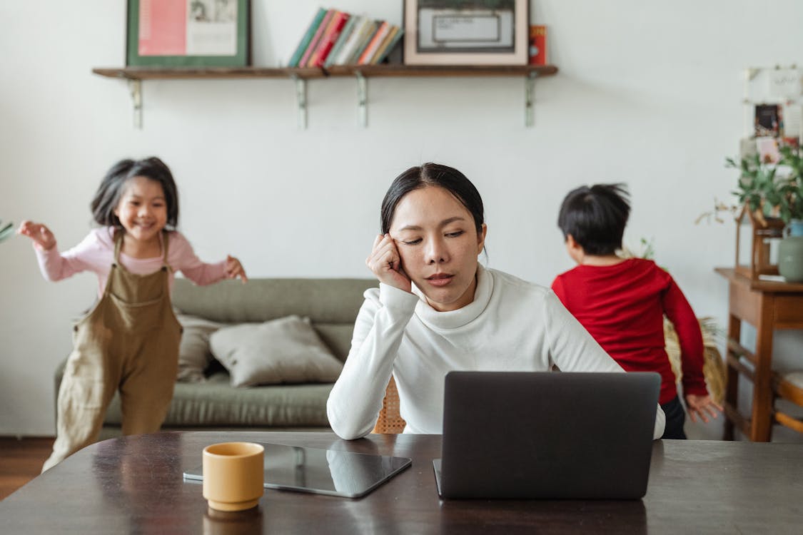 Free Kids making noise and disturbing mom working at home Stock Photo