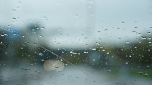 Gratis Immagine gratuita di auto, finestra, gocce di pioggia Foto a disposizione
