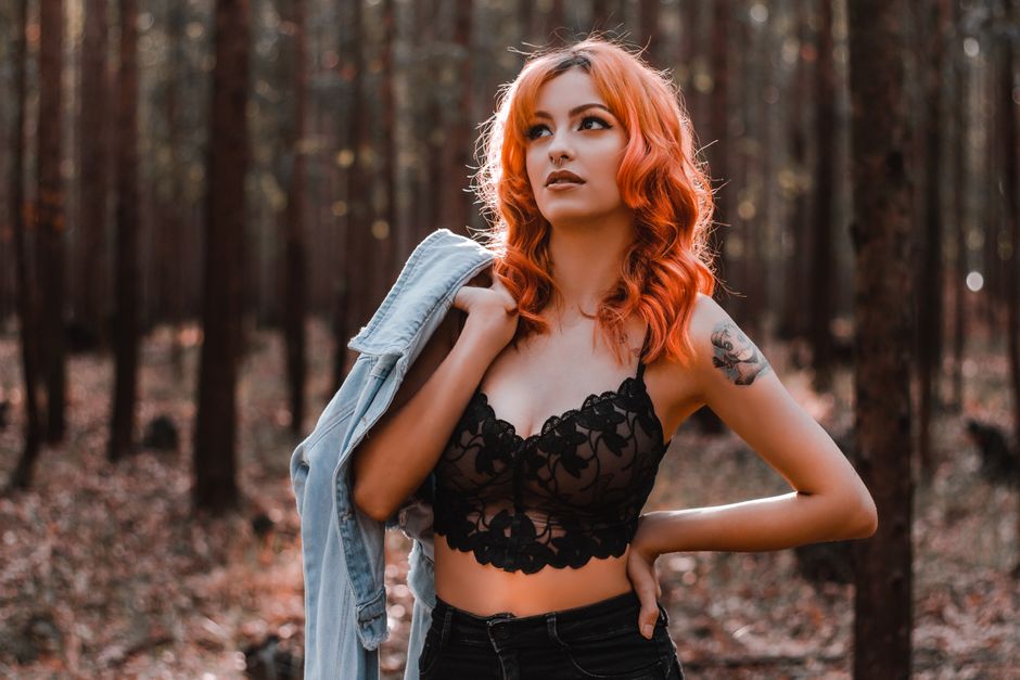 Petite redhead incall special in Sarnia