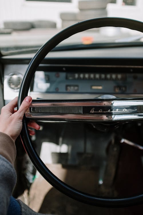 Darmowe zdjęcie z galerii z antyczny, auto, garaż