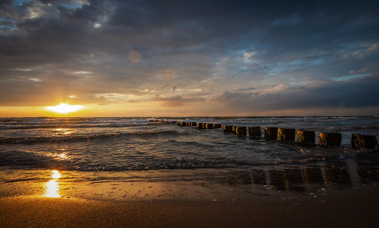 Gratis arkivbilde med meer, solnedgang, sonne