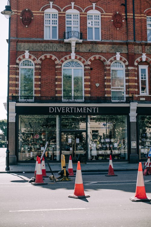 Imagine de stoc gratuită din conuri de trafic, fotografiere verticală, Londra