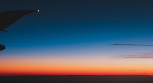 Základová fotografie zdarma na téma chemtrails, jasná modrá obloha, křídla letadla