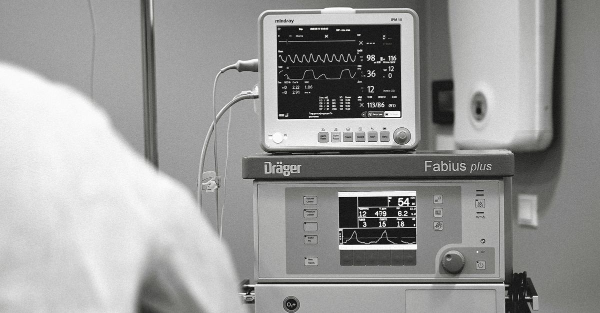 Rüyada Yoğun Bakımda Olduğunu Görmek - Rüya Tabiri ve Anlamı - Medical equipment in a clinic, showcasing advanced technology in healthcare.