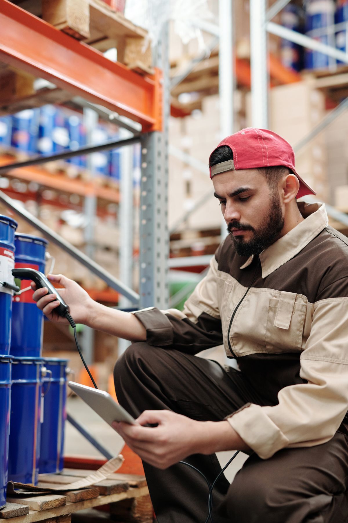 Aplikasi inventory membantu e-commerce menjaga stok tetap sinkron di semua marketplace