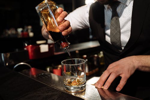 Fotos de stock gratuitas de bar, barman, beber
