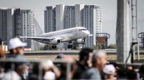 Free Photo of an Aircraft Taking Off Stock Photo