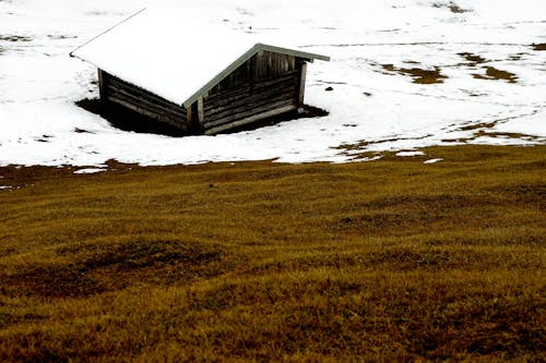 Free stock photo of hut, meadow, snowy