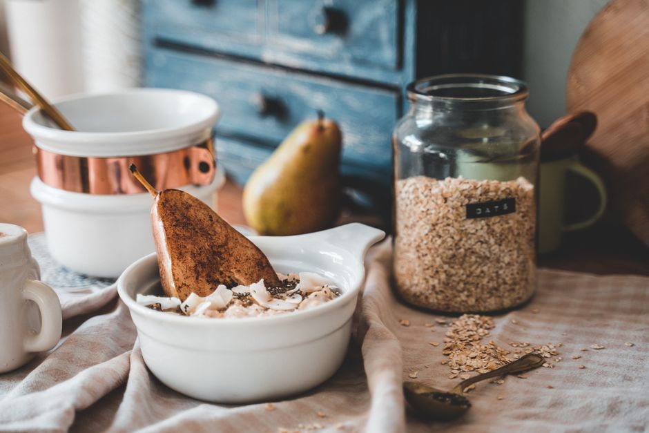 Nordic oat porridge with pear and cardamom