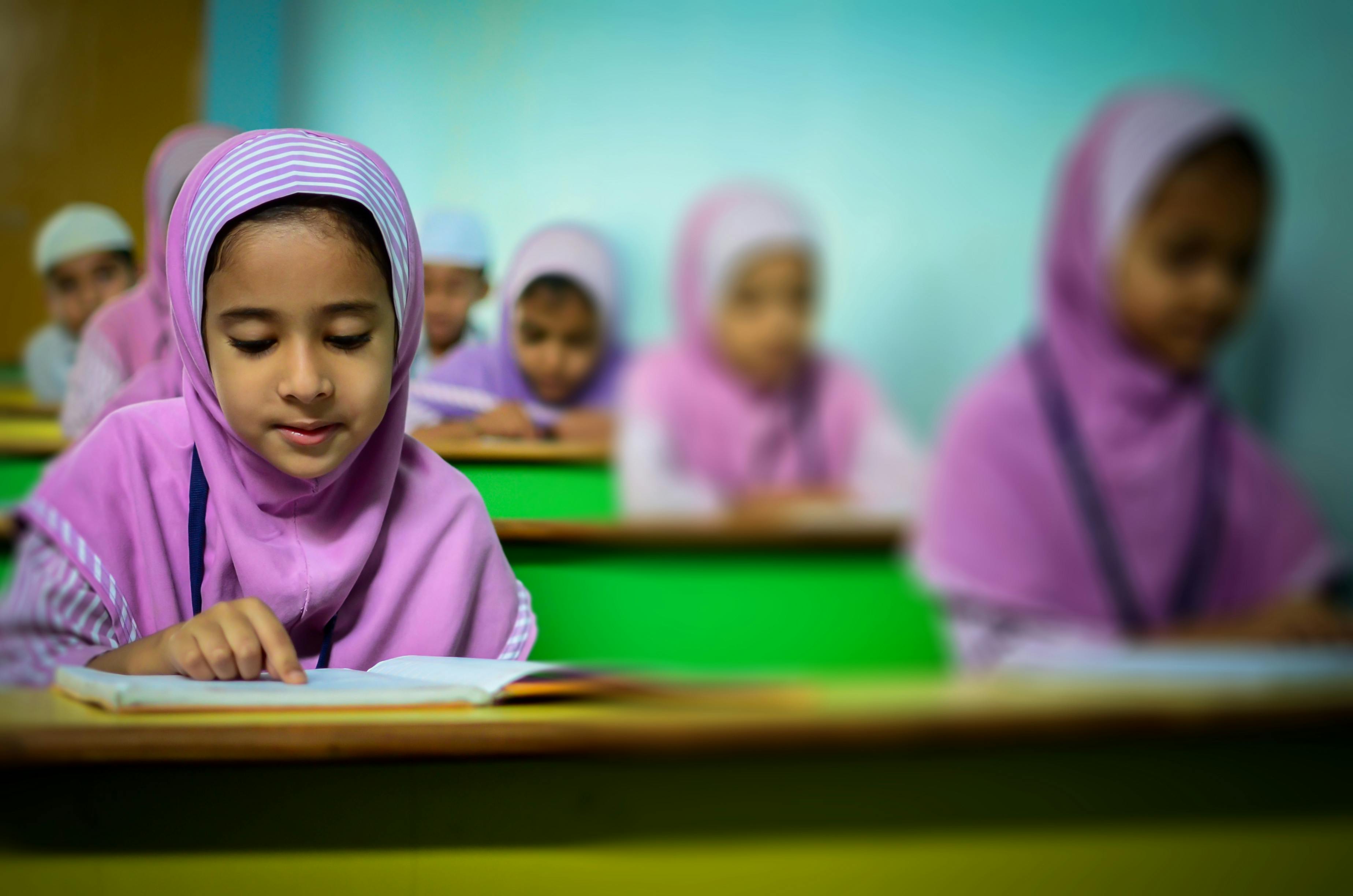 shallow focus photography of girl