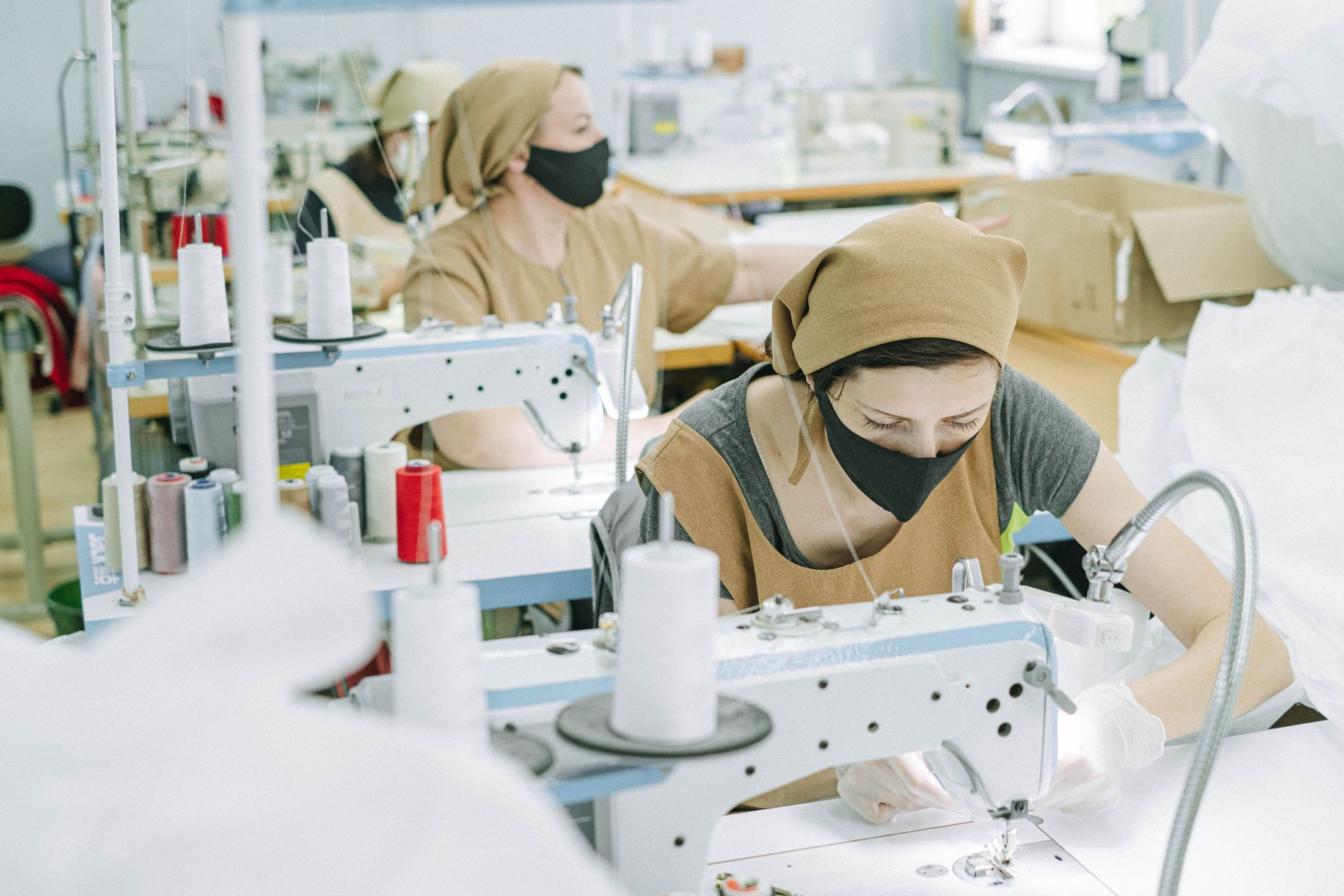 Línea de confección industrial en operación