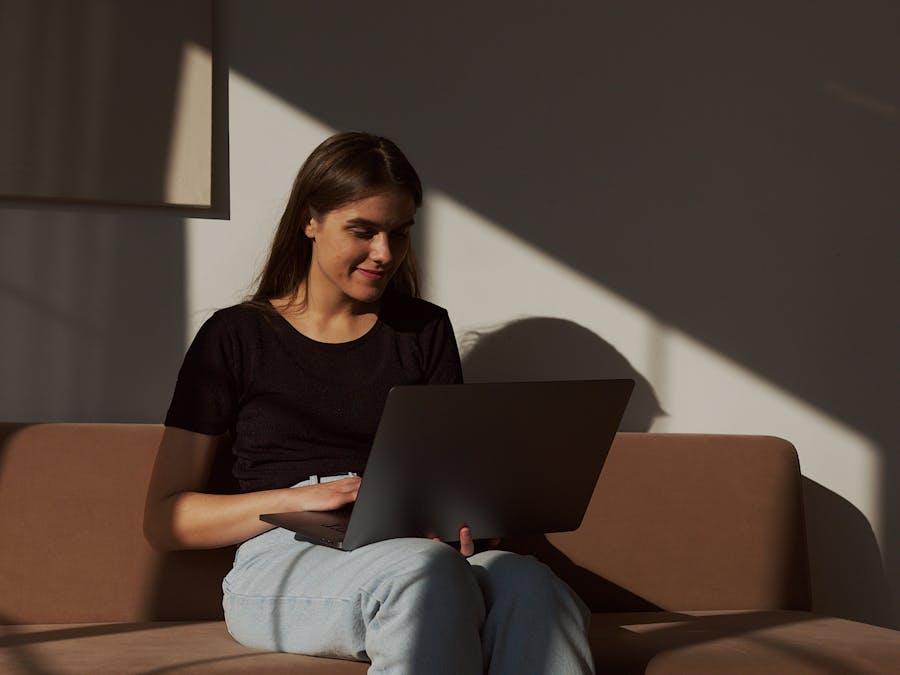 Photo by Artem Podrez