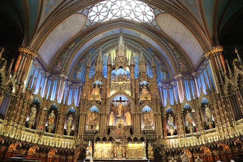 Free From below of ornamental altar with ancient sculptures and arched ceiling inside of famous Cathedral Basilica of Notre Dame de Quebec Stock Photo